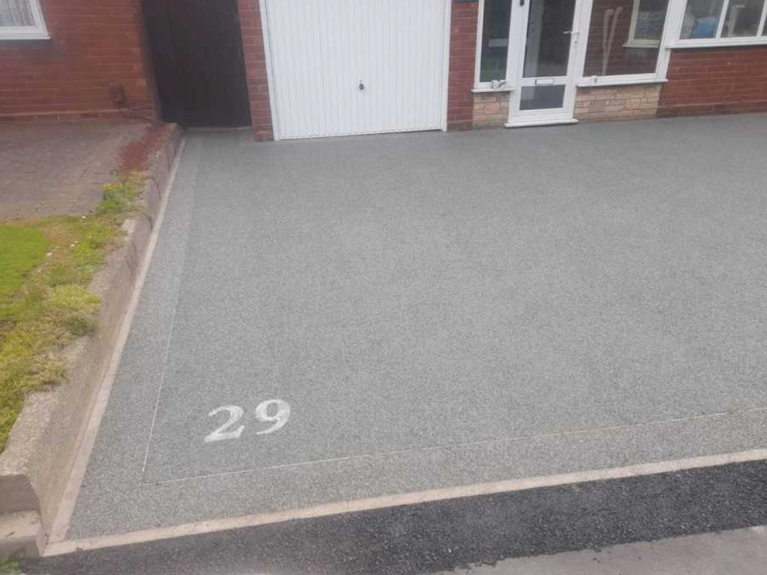 Picture shows a resin bound driveway by Fairlawns Artificial Grass